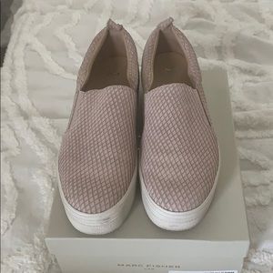 Marc Fisher Elise Platform Slip On- size 7